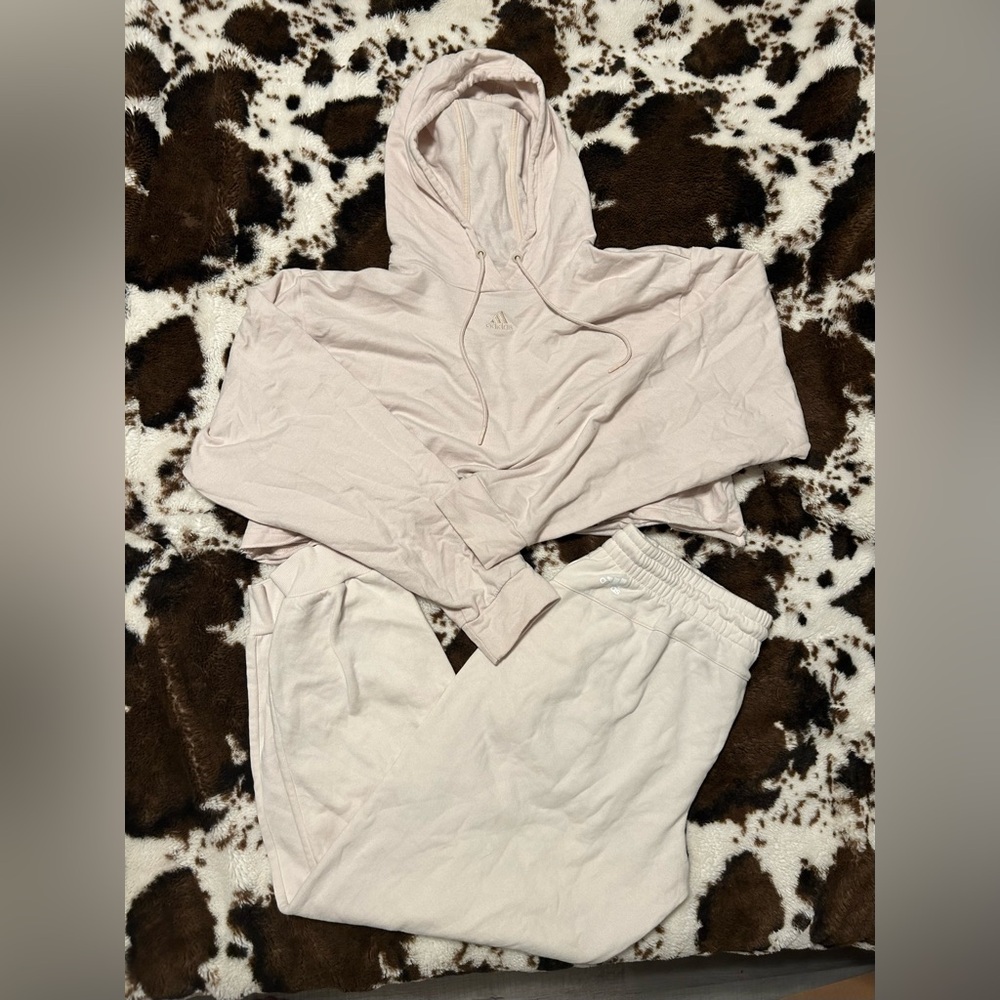 LIKE NEW ADIDAS SWEATSHIRT/JOGGET SET